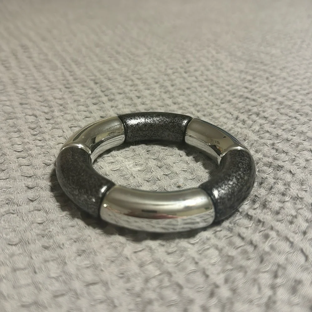 Bangle - Picture 1 of 1